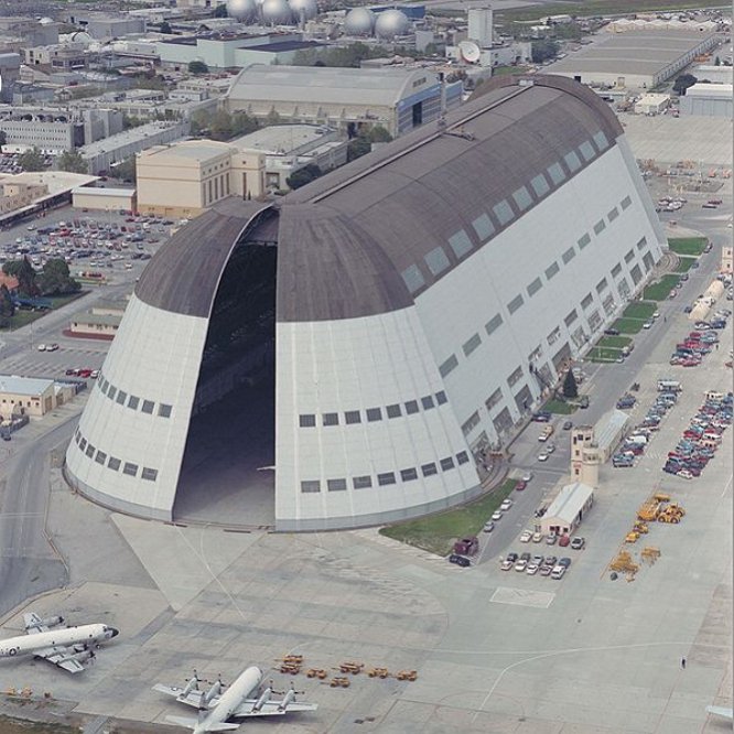 Google взял в аренду аэродром NASA на 60 лет