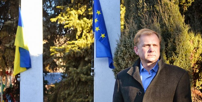 Над Славянском поднят флаг ЕС