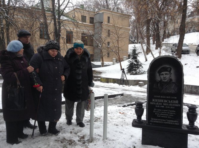 В центре Киева установили памятник Герою Украины Жизневскому, погибшему на Майдане
