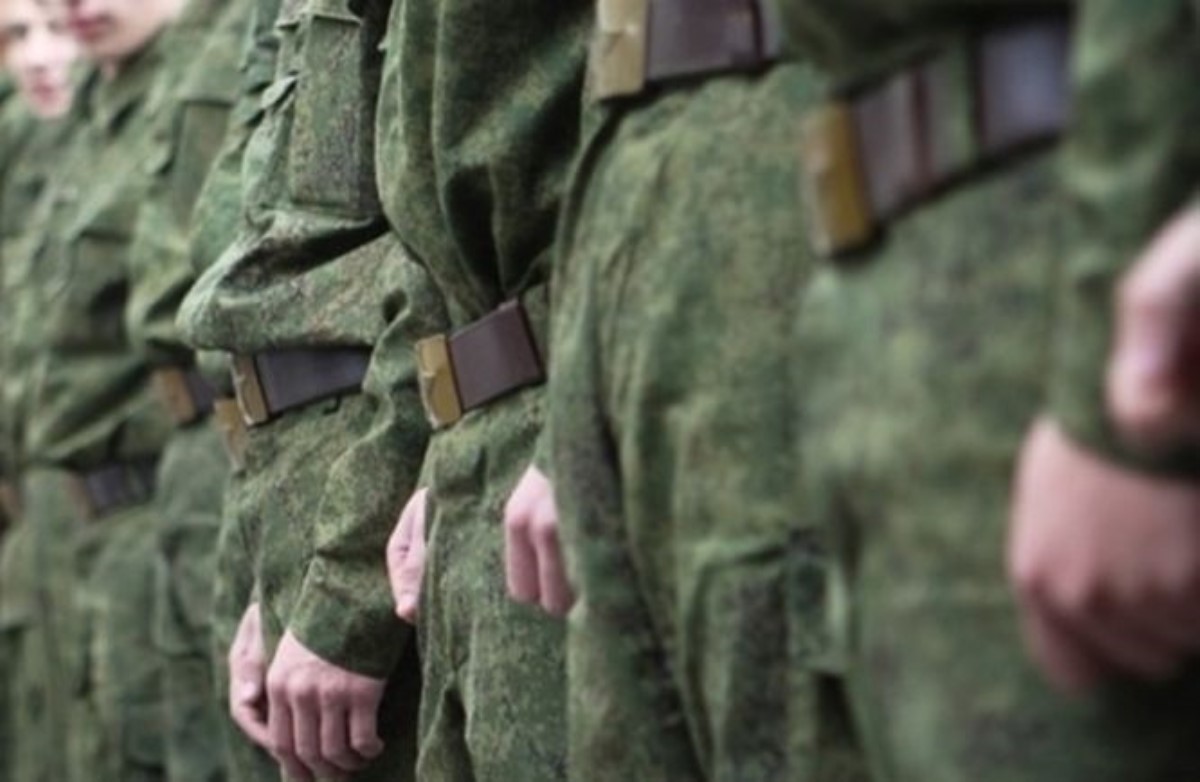 В РФ военнослужащие срочной службы жалуются на задержку дембеля