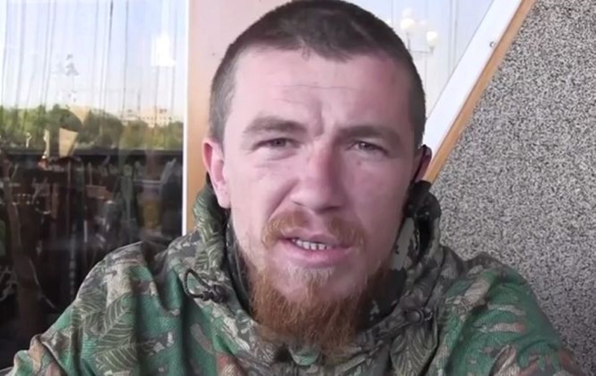 Террорист Моторола выстрелил в российского волонтера