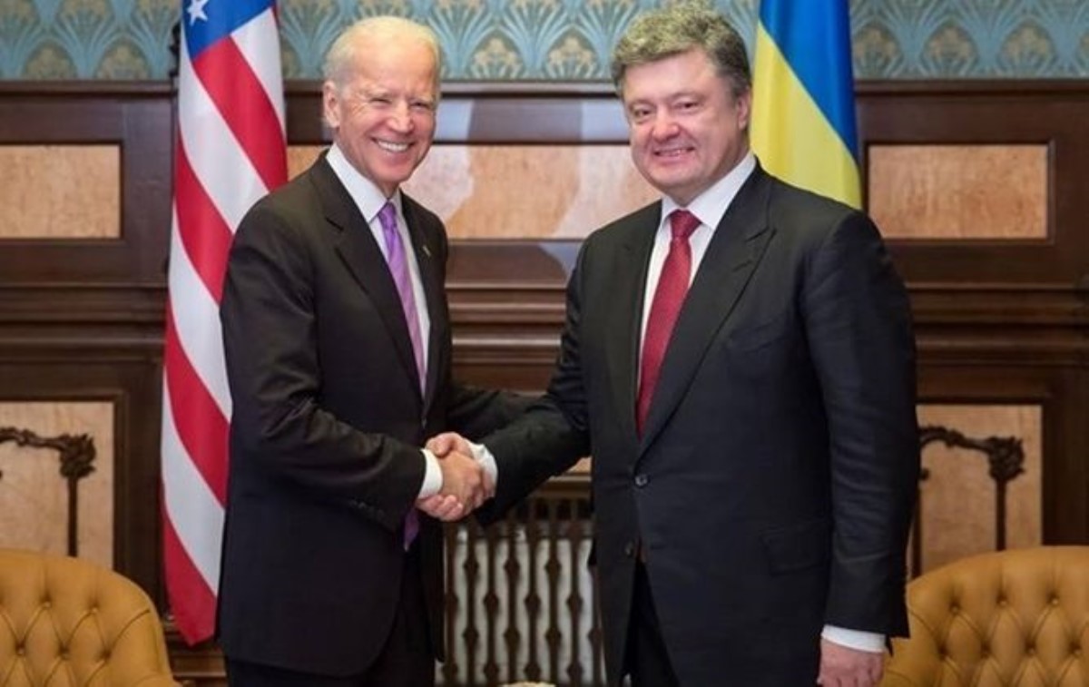 Байден обещает Порошенко добиться помощи Украине от МВФ
