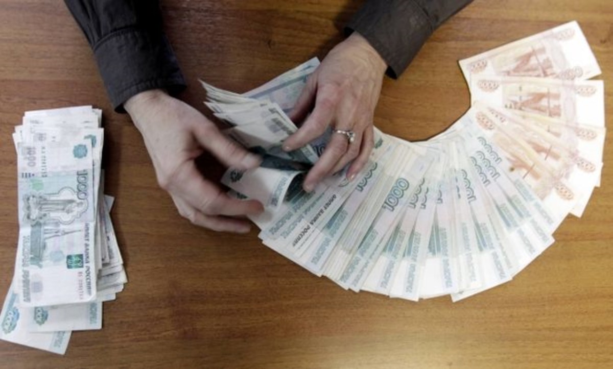 В России курс рубля продолжает расти