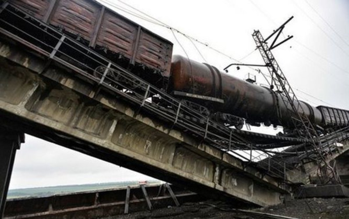 В Мариуполе злоумышленники взорвали железнодорожный мост