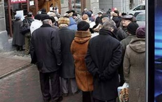 В Донецке появились огромные очереди для оплаты коммунальных платежей