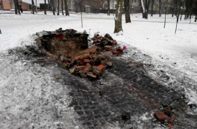 В Харькове взорвали памятник воинам ОУН-УПА