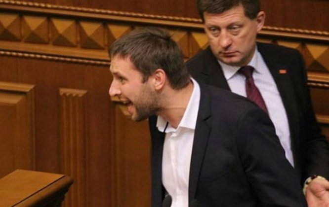 Депутат Парасюк намекнул Яценюку, что премьер не тем занимается