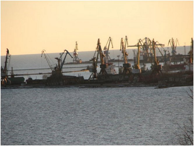 В Мариупольский порт прибыла помощь для украинских военных