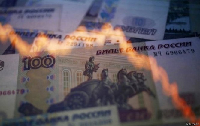 Евро в РФ превышал 100 рублей, доллар достигал 80