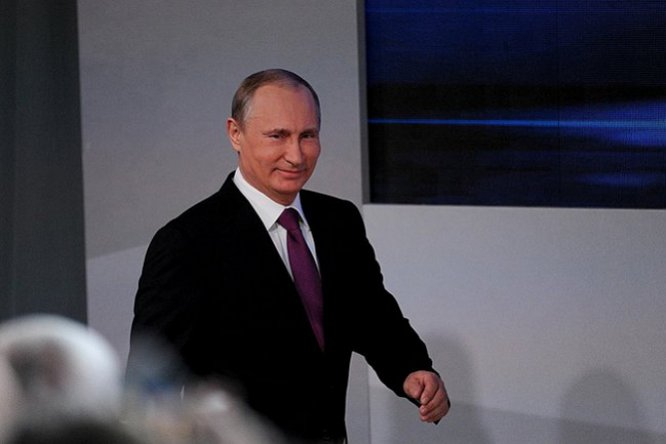 Путин приказал не повышать цены на водку в РФ
