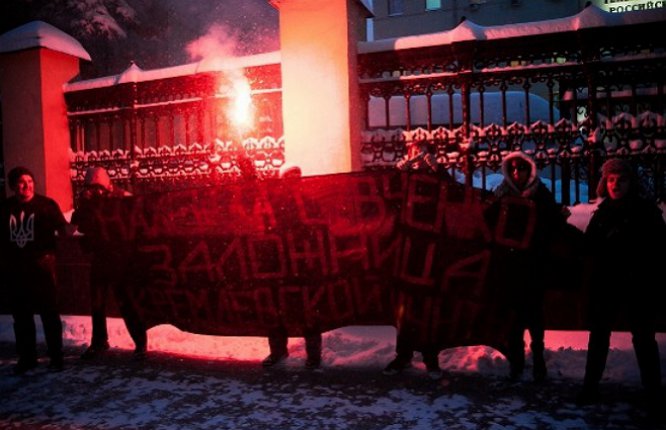 В Москве около минуты митинговали против кремлевской хунты