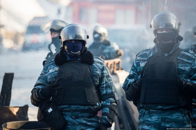Двух бойцов «Беркута» задержали по делу о расстреле на Майдане