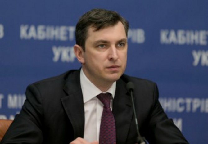 Яценюк отстранил руководство налоговой и таможни