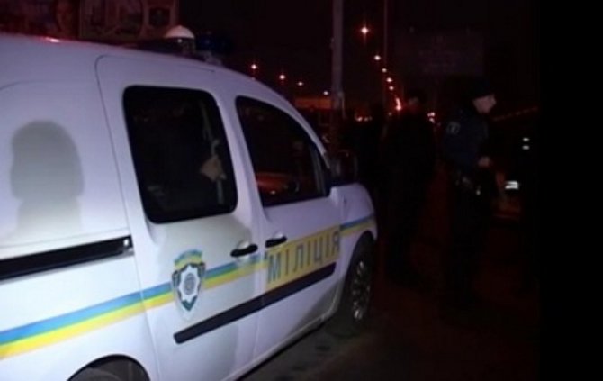 В Киеве неизвестный с ножом напал на милиционеров
