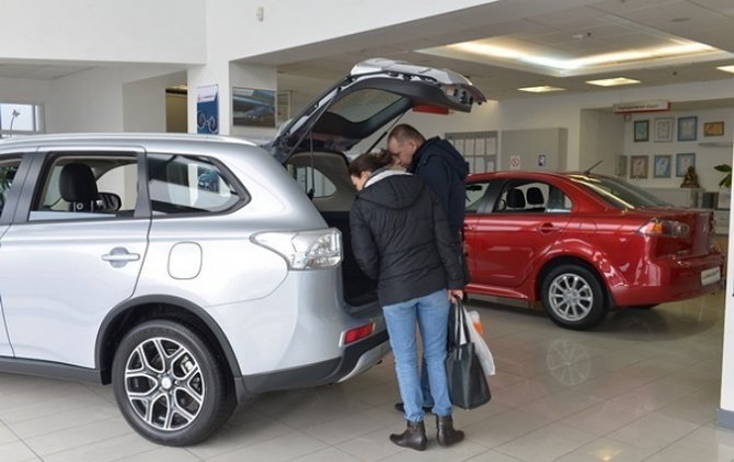 За год продажи новых автомобилей в Украине упали в 5 раз