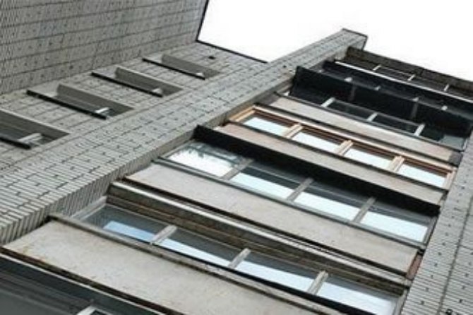 В Киеве мужчина свел счеты с жизнью, выпрыгнув из окна 8 этажа