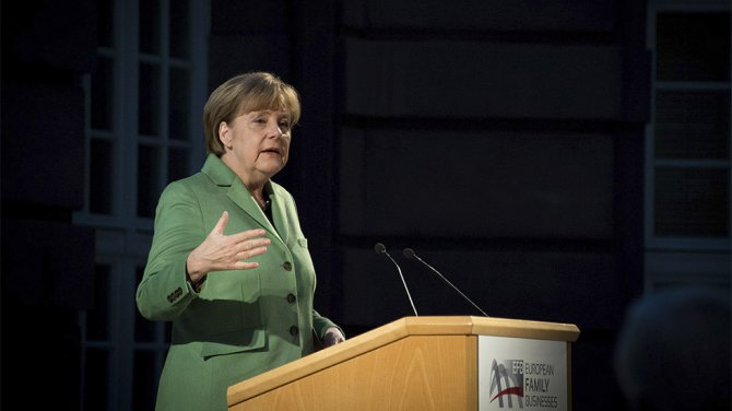 Меркель призвала к сохранению санкций против РФ