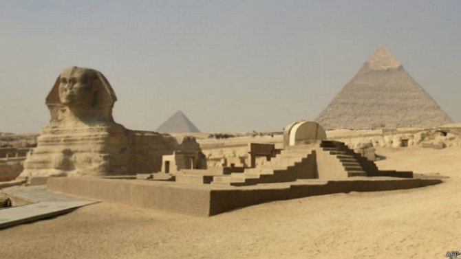 Власти Египта ищут туристов, которые сняли порнофильм возле пирамид