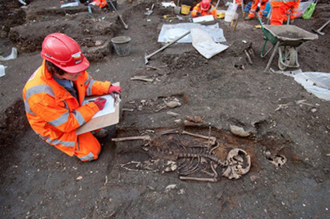В Лондоне из-за строительства метро раскопают тысячи тел жертв чумы