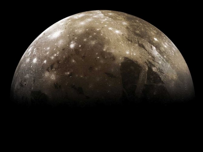 Ученые нашли на спутнике Юпитера подводный океан