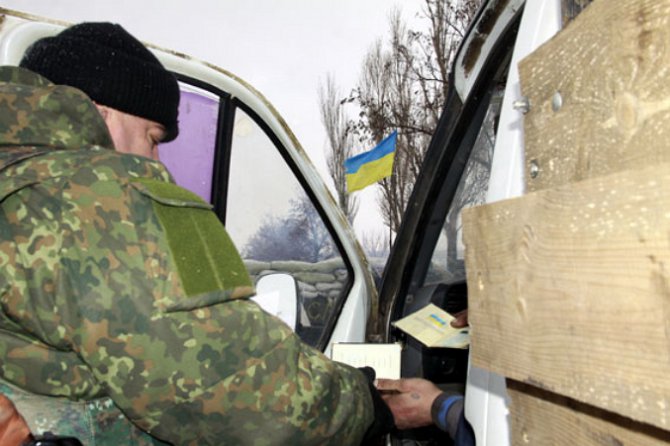 На Донбассе с конца марта бумажные пропуска заменят на электронные