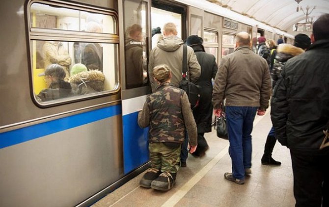 В Москве будут штрафовать попрошаек в метро