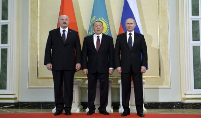 Путин хочет сформировать валютный союз между Москвой, Минском и Астаной