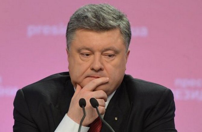 Треть украинцев одобряют действия Порошенко и Яценюка - опрос