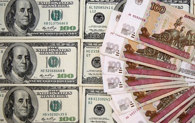 В России курс доллара обновил минимум года