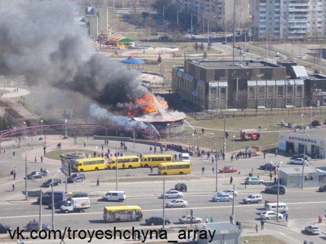 В Киеве в масштабном пожаре сгорел ресторан