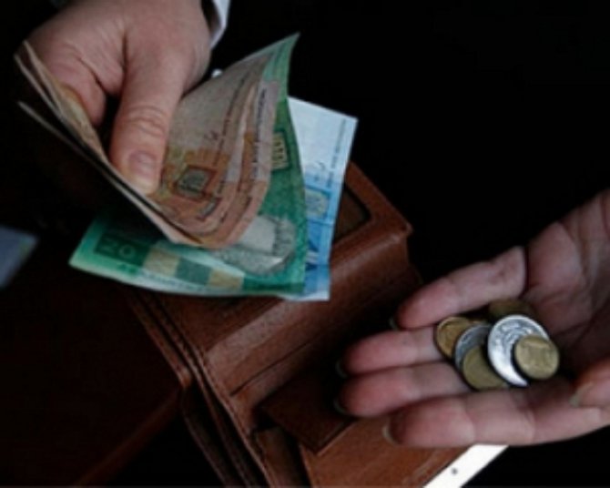 Реальные зарплаты в Украине за год уменьшились на 18% - Госстат
