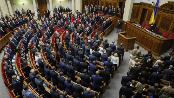 Фракцию Порошенко покинули еще два депутата