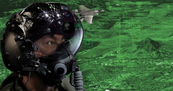 Разработан шлем, позволяющий пилоту видеть сквозь самолет
