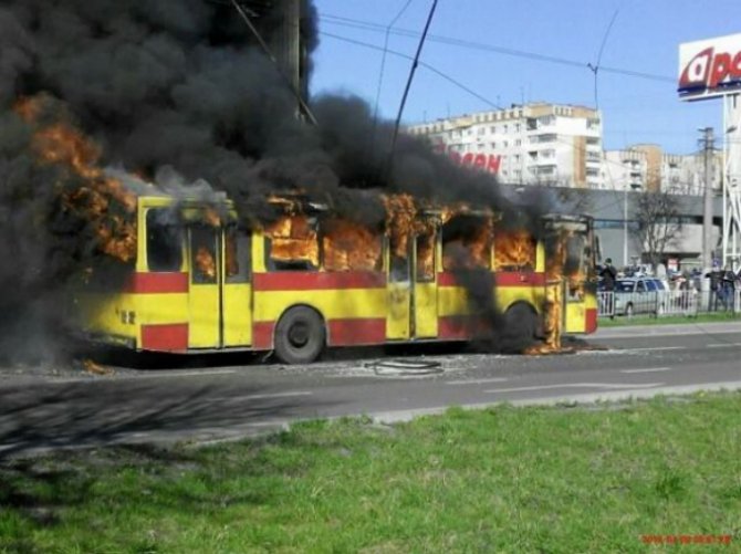 Во Львове горел троллейбус с пассажирами