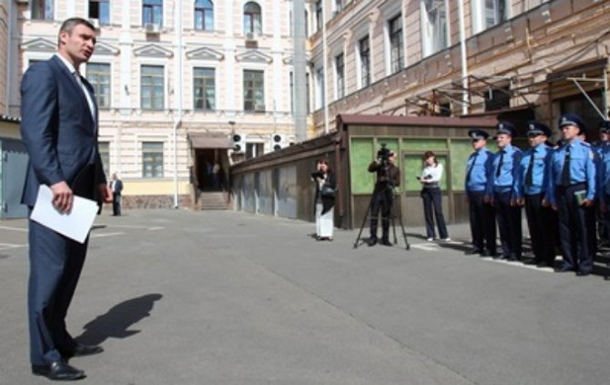 В Киеве следить за порядком на Пасху будут больше тысячи милиционеров