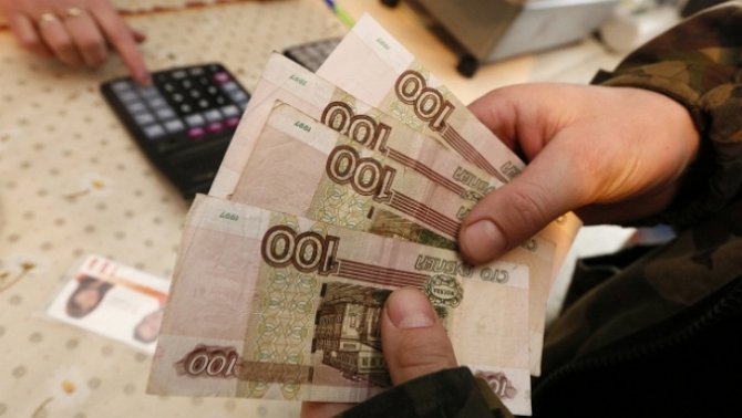 В Крыму понизили зарплату севастопольским учителям