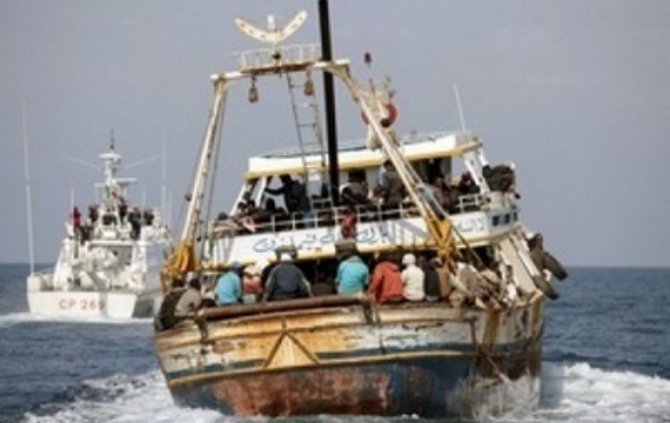 В Средиземном море перевернулось судно с мигрантами, погибли 400 человек
