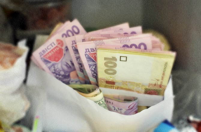 Средняя зарплата в Украине составила 3183 гривен