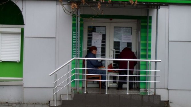 В Донецке занимают очередь за пенсиями с вечера