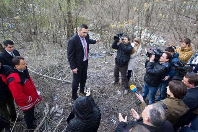 Кличко уволил киевского чиновника возле свалки мусора