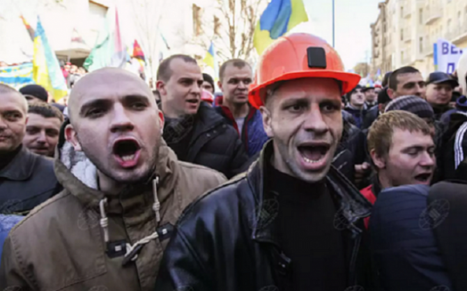 В Киеве шахтеры уже протестуют под парламентом
