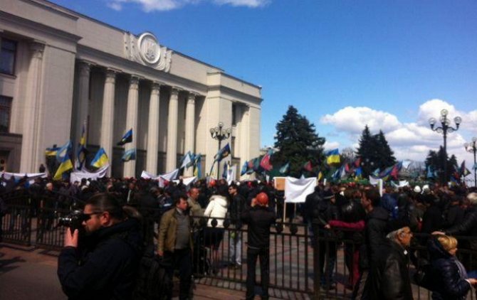 Шахтеры приостановили протесты в Киеве до понедельника