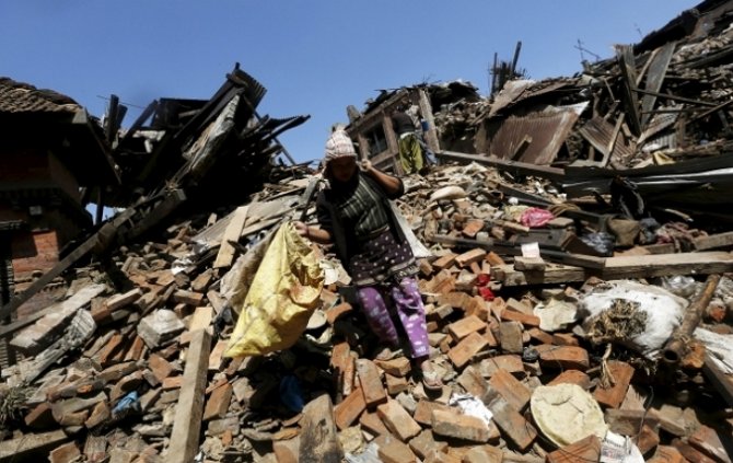 В результате землетрясения в Непале число погибших превысило 4300 человек