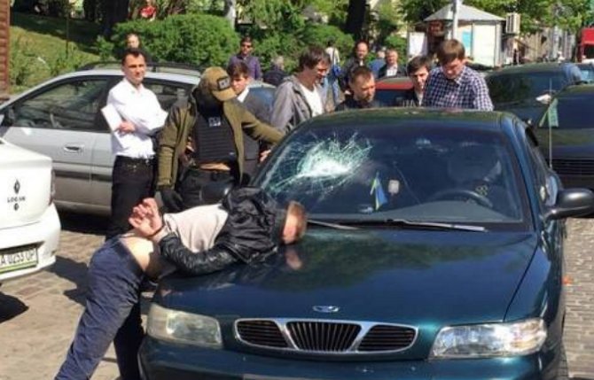В Киева арестовали следователей-взяточников