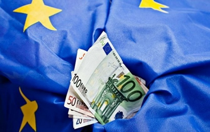 Еврокомиссар объяснил Яценюку, почему Греции дают больше денег чем Украине