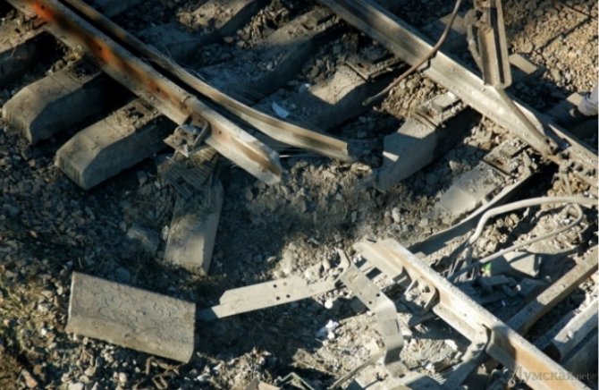 На Донбассе диверсанты взорвали железнодорожные пути