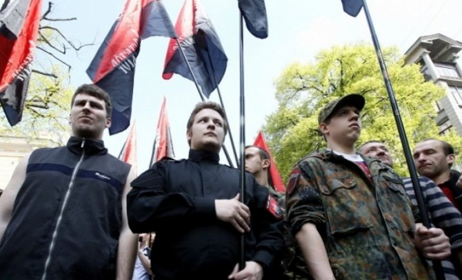 "Правый сектор" не позволит 1 мая разгуливать по Киеву людям с коммунистической символикой