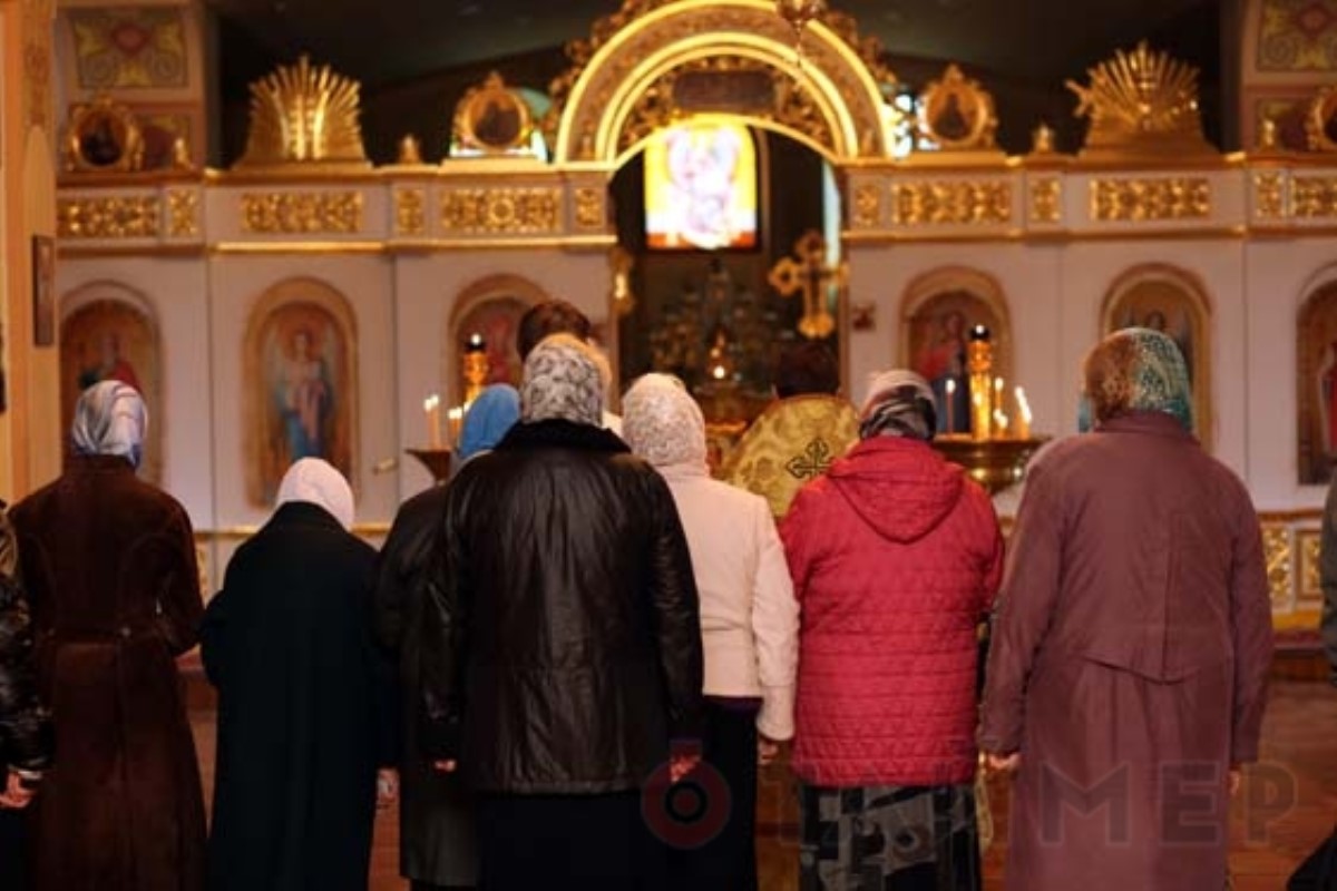 Прихожане УПЦ попросили Порошенко защитить их от церковного рейдерства