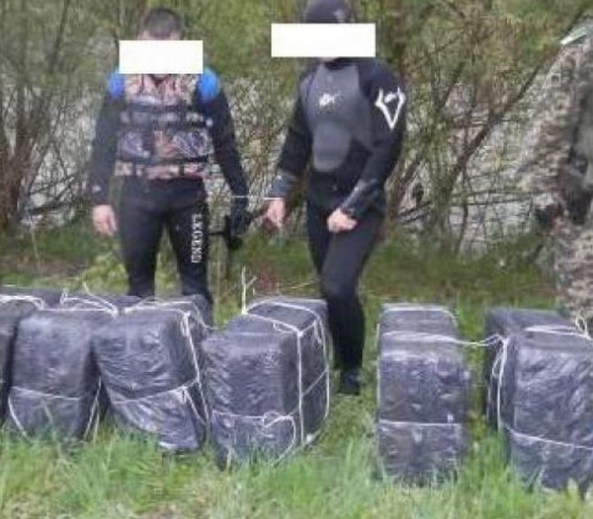 На берегу реки Тиса пограничники обнаружили контрабандистов в гидрокостюмах