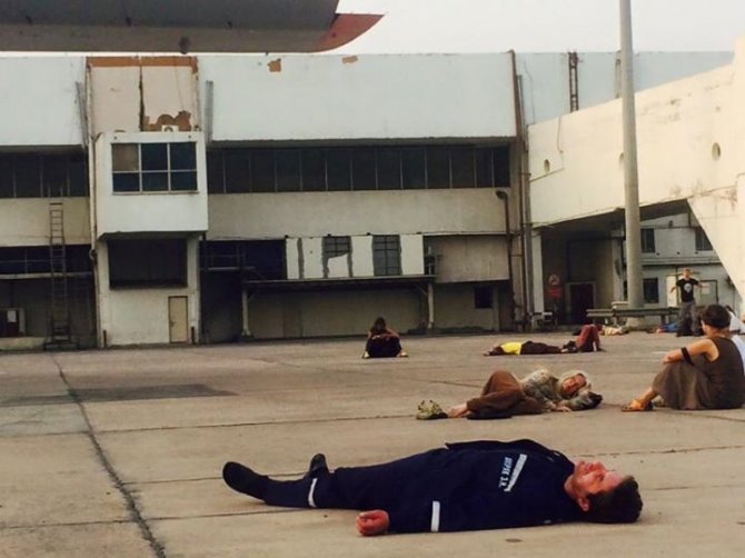 Фото спящего на бетоне Шкиряка взорвало интернет